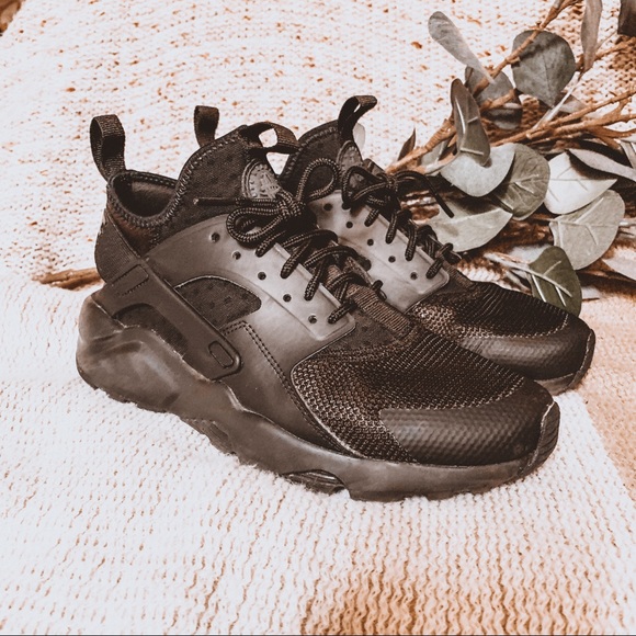 Nike Shoes - Nike Blacked Out All Black Huaraches Running Shoes